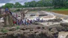 Үндістанда көпір құлап, туристер суға батып кетті 