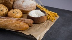 Алматыда алып-сатарлар нанды үстіне 300 теңге қосып сатқан