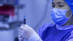 Жолдама, сыйақы және ноутбук. Екпе алған студенттер мен оқытушылар арасында акция өткізетін ЖОО саны артты