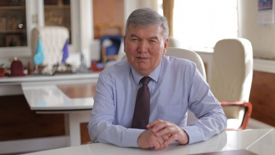 Рахман Алшанов: Мектептерге сатып алынған ғылыми әдебиеттің үлесі 6 пайыз ғана, бұл тым аз