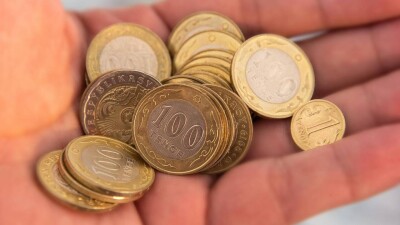 Спортшылар мен жаттықтырушыларға қандай жетістігі үшін ай сайын 345 мың теңге төленеді?