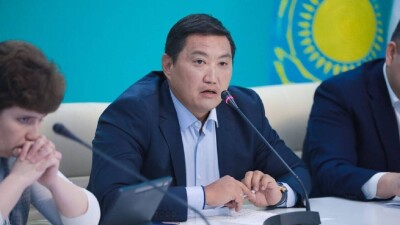 Бақытжан Базарбек: Заңсыз алған жерлерді шенеуніктердің отбасы мүшелерінен де тәркілеу қажет