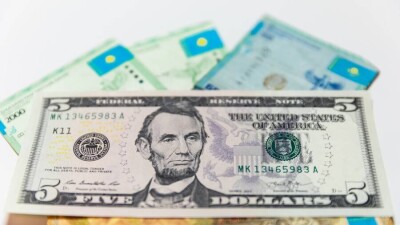 Қазір доллар не бағасы құлдыраған акцияларды сатып алу тиімді ме?