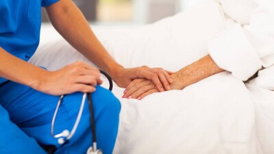 "Ауруханалар минутына 2 науқастан жатқызып жатыр". Табынбаев екпе алуға бей-жай қарамауға шақырды