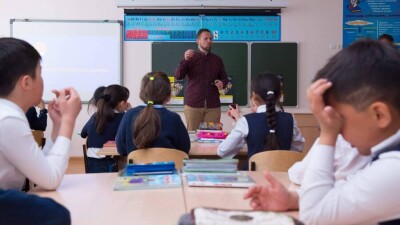 Өңірлерде мұғалімдердің 28 млрд теңге көлеміндегі еңбекақысы кешіктірілген