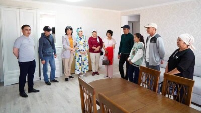 Абай облысындағы өрт: Қаза тапқан 15 азаматтың отбасына пәтер кілті табысталды