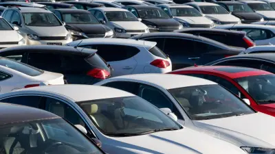 "Көлік тұрағын тартып алмақшы". Алматыдағы "оптовка" базарының саудагерлері әкімдікке наразылық білдірді