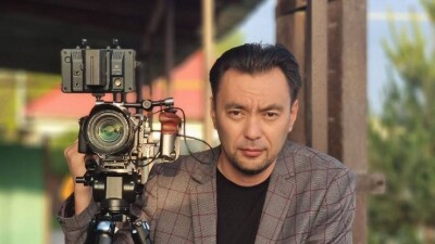 Драматург Жәнібек Әлікен: Телефоннан бас алмайтындарды түбінде кітап оқығандар басқарады