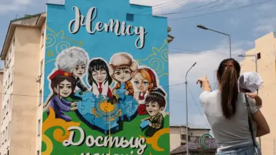 Талдықорғандағы бір мурал қалай ұлттар достығының символына айналды? Суретшімен сұхбат