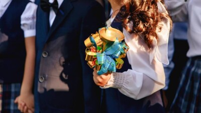 Атырау облысында ата-аналар мектепке құжат қабылдаудың небәрі 2 минутқа созылғанына наразы