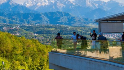 Ел ішінде саяхаттайтын қазақстандықтардың 13%-ы ғана қонақүйде түнейді – зерттеу