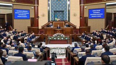 25-тегі жастан 74-тегі зейнеткерге дейін: Мәжілістің жаңа құрамына шолу