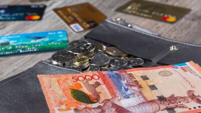 10 банк картамен бөліп төлеу мүмкіндігін ұсынып отыр. Олардың 8-інен қарызға ақша шешіп алуға болады