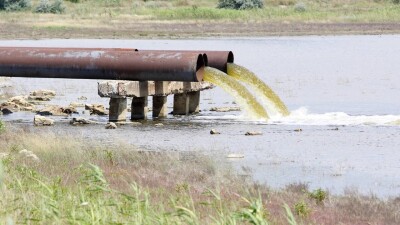 "Жасанды көл тасуы мүмкін". Ұзынағаш тұрғындары кәріз қалдығы жиналатын орынға қатысты наразылық білдірді
