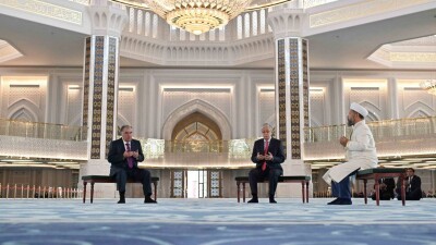 Тоқаев пен Рахмон Астана мешітінде Құран оқытып, екі елге бақ-береке тіледі