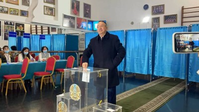 Кандидат Нұрлан Әуесбаев сайлауда дауыс берді