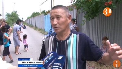 "Төңірекке ауру таратады". Тараздықтар ауласынан шошқа фермасын ашқан көршісіне шағымданды