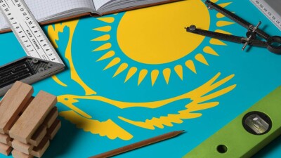 Еңбек адамына берілетін құрметті атақтар мемлекеттік марапаттар санатына енеді