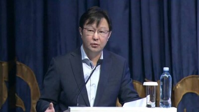Ақберен Елгезек: Қазақ тіліндегі кітаптар дүкен бұрыштарында жетімсіреп тұрады