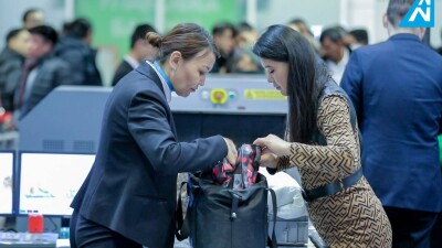 Әуежайда неге кейбір жолаушылардың ғана аяқ киімін шешкізіп тексереді?