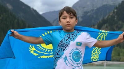 500 түрлі жаттығу жасайтын оқушы Әли Досман қалай 110 мың жанкүйердің кумиріне айналды