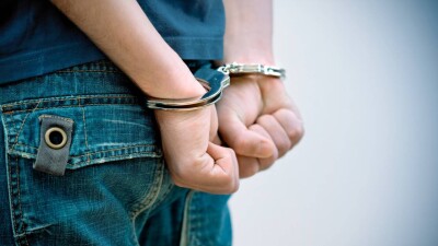 Абай облысында таныстарын 21 млн теңгеге сан соқтырған алаяқ ұсталды