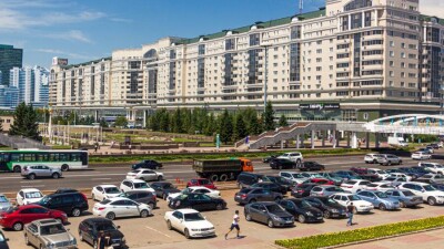 Ақылы автотұрақтар көк жолақпен белгіленеді