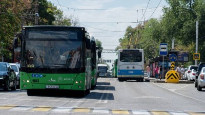 Алматыда бір ауданның тұрғындары екі айдан бері қоғамдық көлікке қол жеткізе алмай отыр