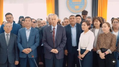 Шәкәрім университетінің ұжымы мен студенттері президентке үндеу жасап, ректорды орнында қалдыруды сұрады