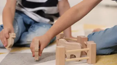 "Үш күнде 19 рет қол көтерген". Астанада балабақша қызметкерінің үстінен қылмыстық іс қозғалды