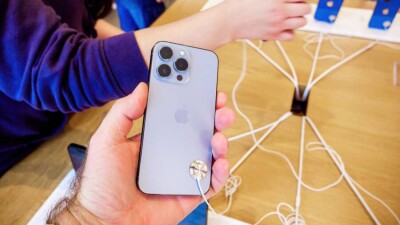 Apple компаниясы iPhone мен iPad шығаруды тоқтатты