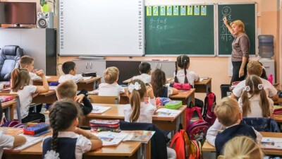 Жекеменшік мектептер ағылшын тілін үшінші сыныптан бастап оқытуды неге құптамайды?