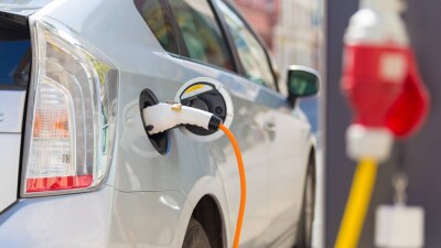 Ақтөбелік шенеуніктер 77 млн теңгеге екі электромобиль сатып алмақ болған