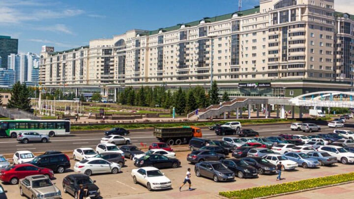 Ақылы автотұрақтар көк жолақпен белгіленеді