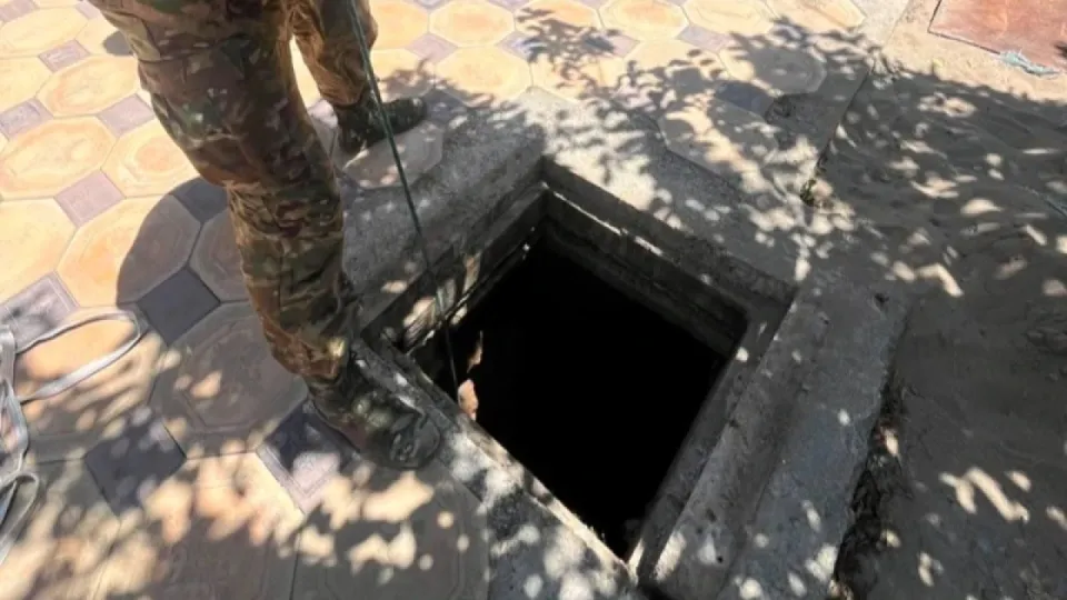 Шымкентте құтқарушылар 12 метрлік құдыққа құлаған баланы аман алып шықты