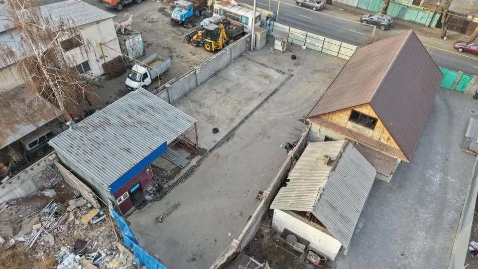 Алматыда кезекті көлік жуу нысаны сүрілді