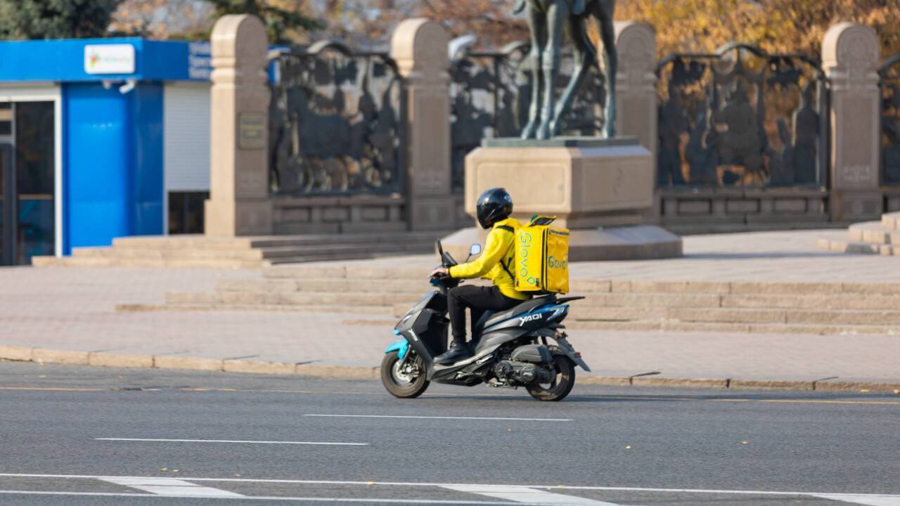 Курьерлер енді салықты ұялы қосымша арқылы төлей алады