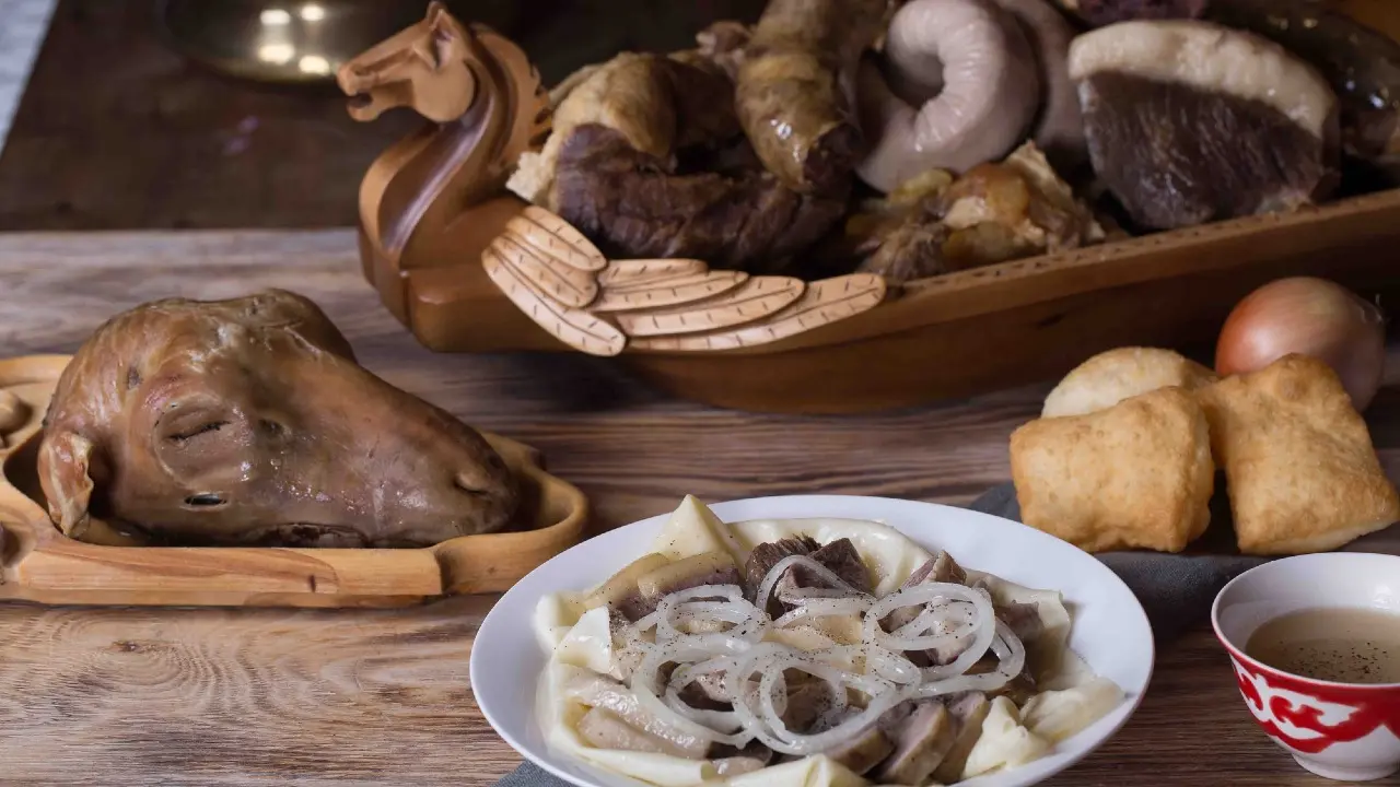 Қазақтың жомарттық дәстүрі: Сыбаға мен байғазы туралы не білеміз