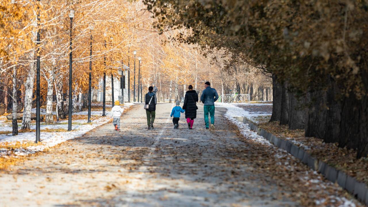 Серуендеп жүрген отбасы \ Фото: Informburo.kz