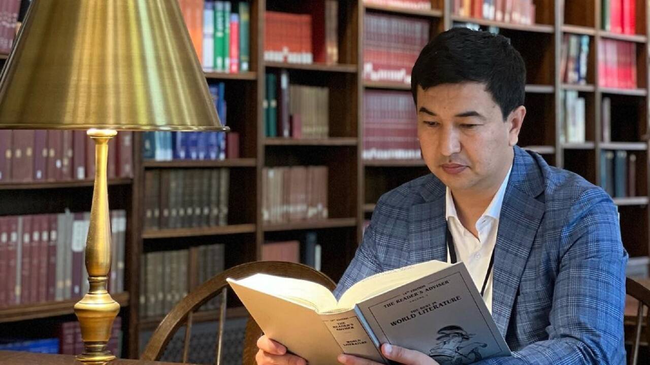 "Абайдың қара сөзінен бастап Алхимикке дейін". Шыңғыс Мұқан жастарға оқуға ұсынған 5 кітап