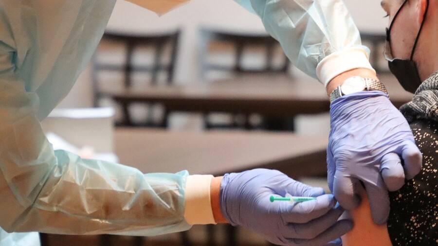 Алматыда 14 жасқа дейінгі балалар арасында Covid-19 жұқтырғандар саны 4%-ға, 60 жастан асқандар арасында 6%-ға артты