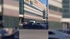 Вооруженный мужчина взял в заложники женщину в столичном ТЦ