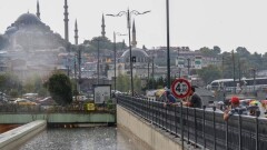 В Стамбуле наводнение затопило более сотни жилых домов