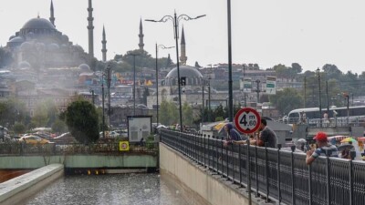 В Стамбуле наводнение затопило более сотни жилых домов