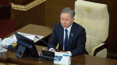 "Порочная практика". Нигматулин обвинил МОН в бюрократии в вопросе перевода детей из дома ребёнка