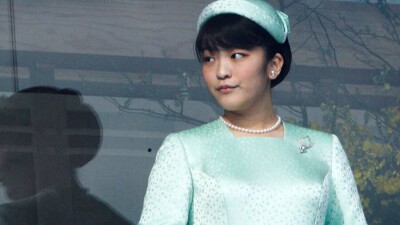 Японская принцесса вышла замуж за простолюдина и покинула императорскую семью