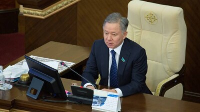 "Порочная практика". Нигматулин обвинил МОН в бюрократии в вопросе перевода детей из дома ребёнка