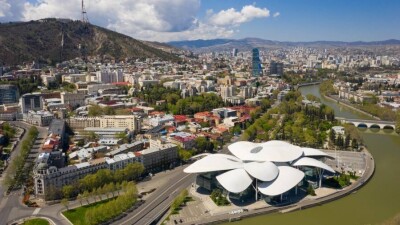 "Страна не сможет выдержать нового закрытия". В Грузии вновь отказались от введения локдауна