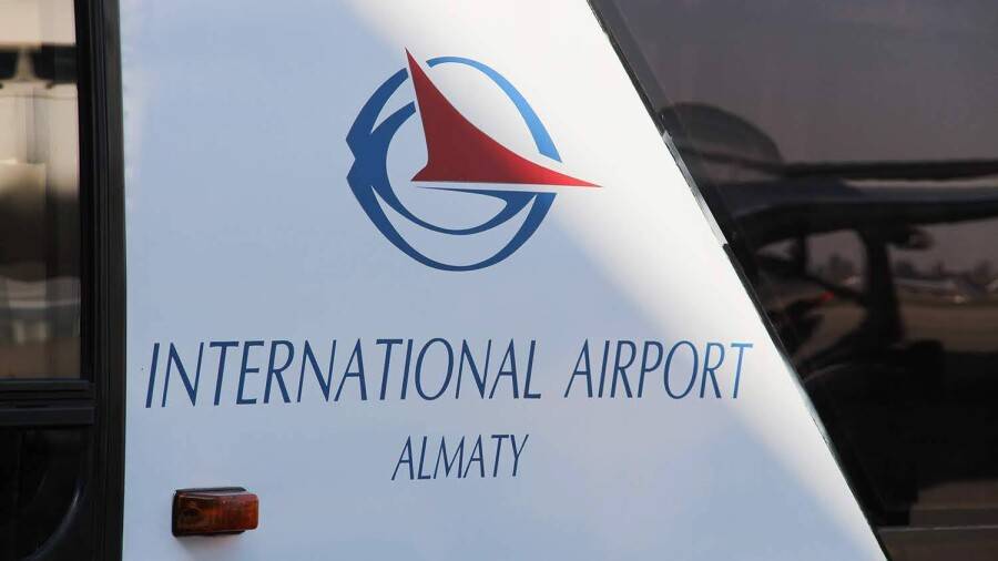 В аэропорту Алматы возникло столпотворение из-за усиления досмотра