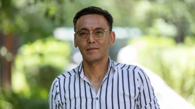 Лучший телеведущий Казахстана Аскар Мендыбаев о телевизионном "Оскаре" и январских событиях